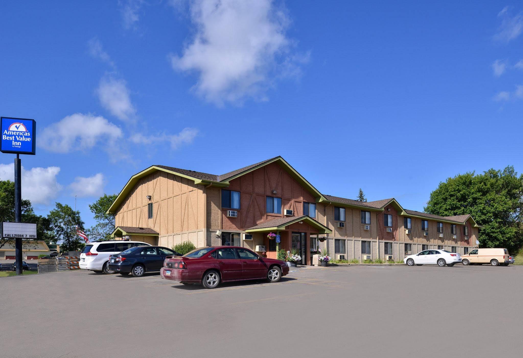 Americas Best Value Inn & Suites Detroit Lakes Exterior foto