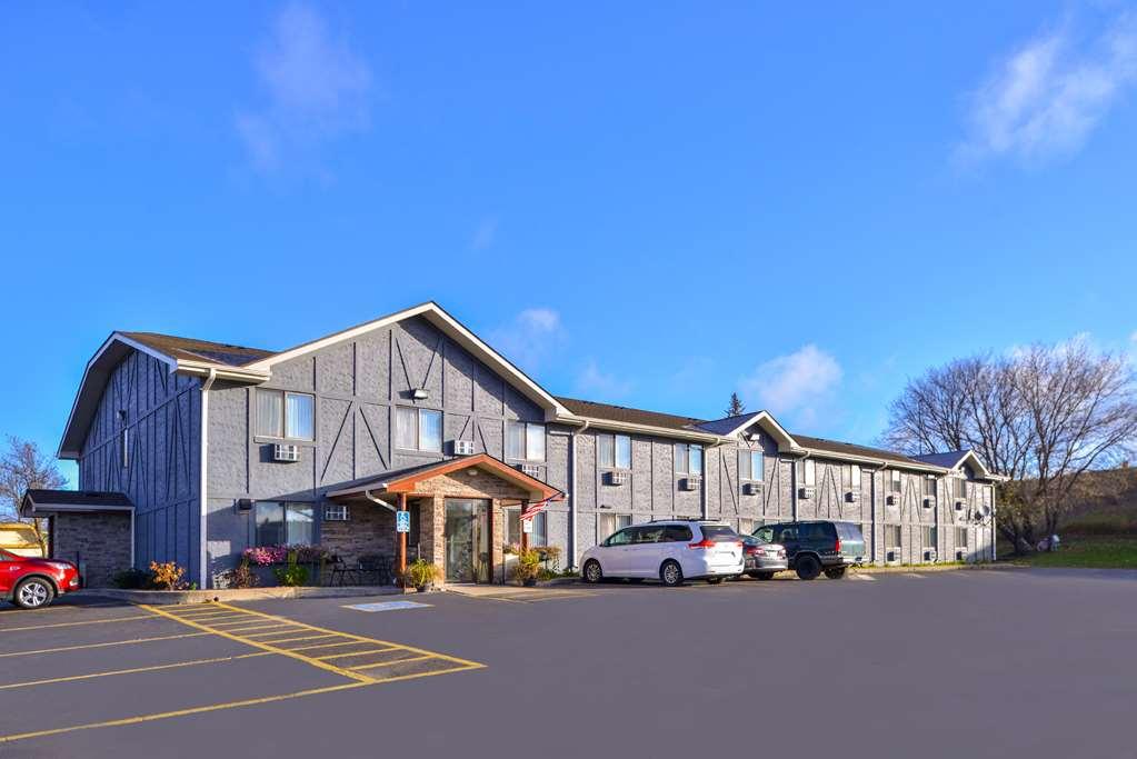Americas Best Value Inn & Suites Detroit Lakes Exterior foto