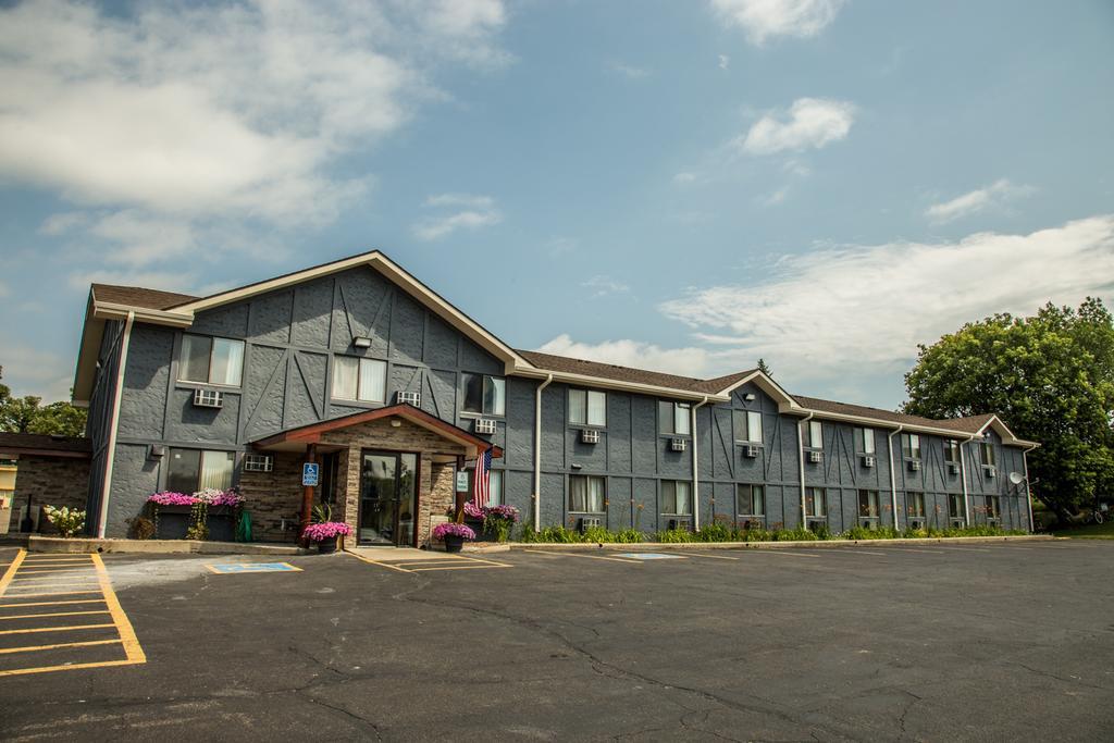 Americas Best Value Inn & Suites Detroit Lakes Exterior foto