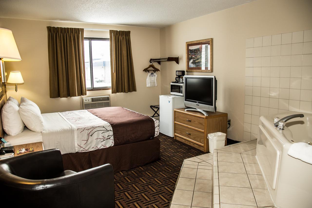 Americas Best Value Inn & Suites Detroit Lakes Exterior foto