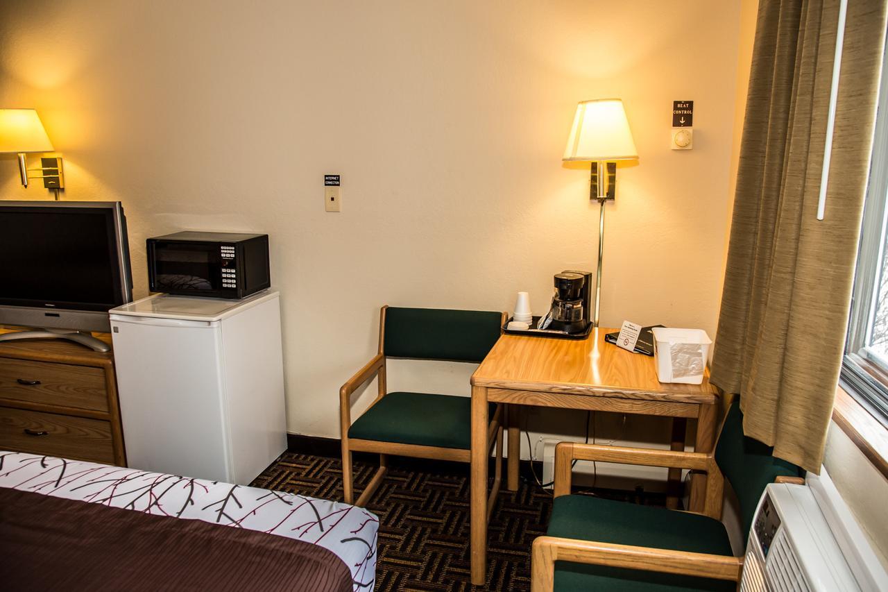 Americas Best Value Inn & Suites Detroit Lakes Exterior foto